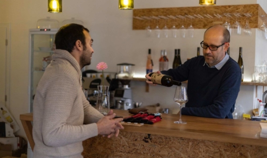 justWINE bar & shop - herec Roman Blumaier a Martin Procházka