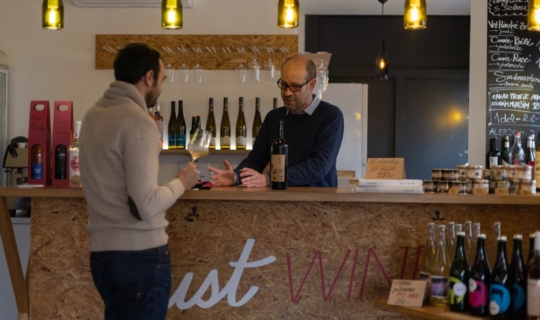 justWINE bar & shop - herec Roman Blumaier a Martin Procházka