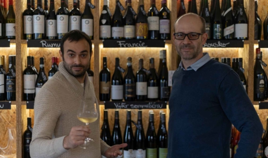 justWINE bar & shop - herec Roman Blumaier a Martin Procházka