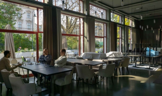 Pavillon Restaurant - Jerzy Packowski a Lukáš Pecena a herec Roman Blumaier