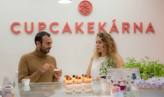 Cupcakekárna - Lucie Svoboda a herec Roman Blumaier