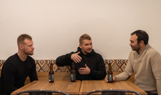 Bistro Bastardo - Tomáš Kundera, David Rešovský a herec Roman Blumaier
