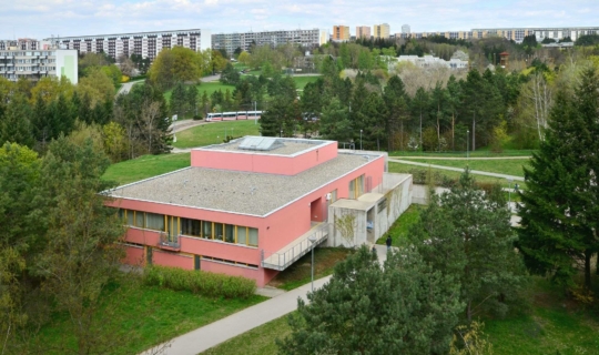 Kostel blahoslavené Marie Restituty na Lesné - exteriér původního duchovního centra