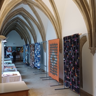 Výstava patchworku v Křížové chodbě Brno